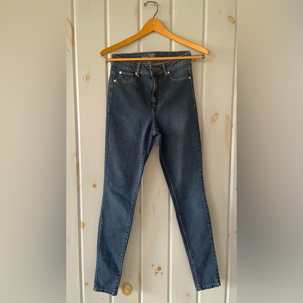 New small Permanent brand high-rise skinny jeans.  Size 10 label is incorrect.